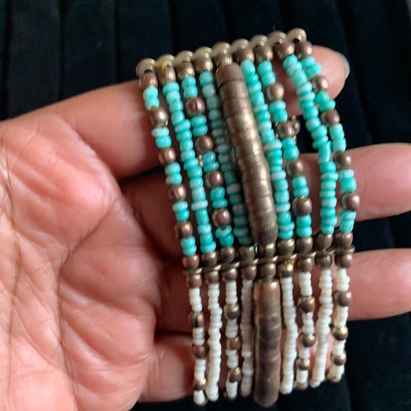 Jewelry - Native American Gold tone, Turquoise, n White Beaded Stretch Bracelet UNISEX
